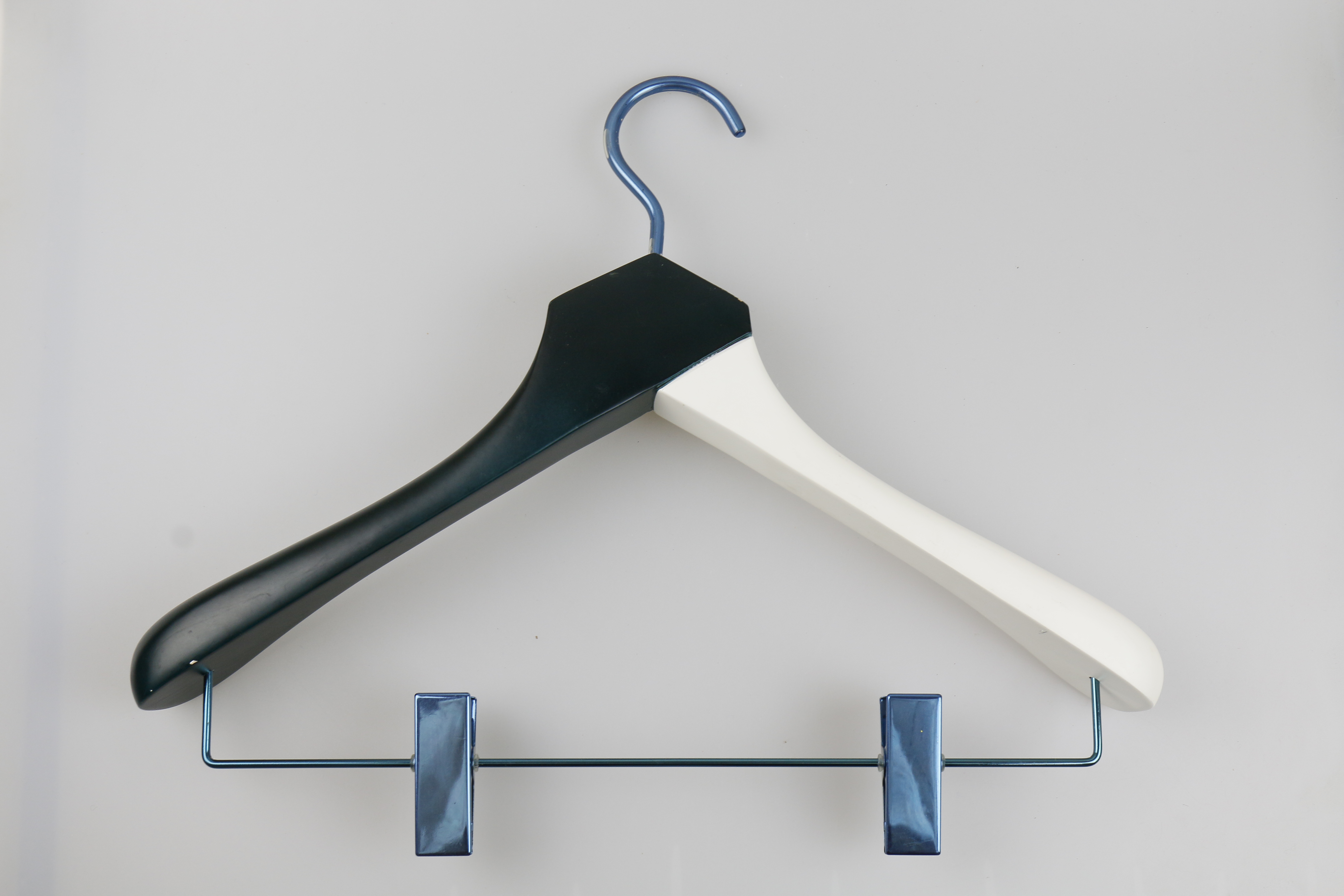 Special Hook Black & Whith Wooden Hangers with Clips for Hotel hanger