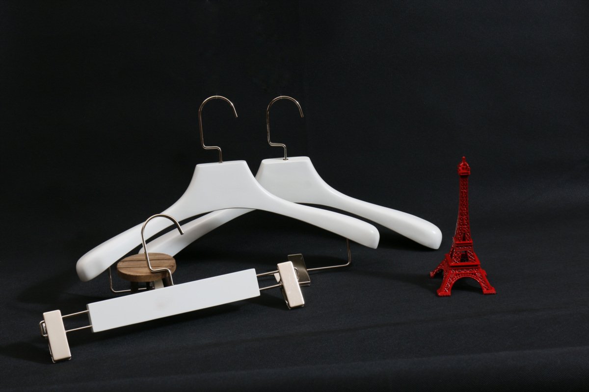 Set of customized wooden white hanger with chrome hook and clips