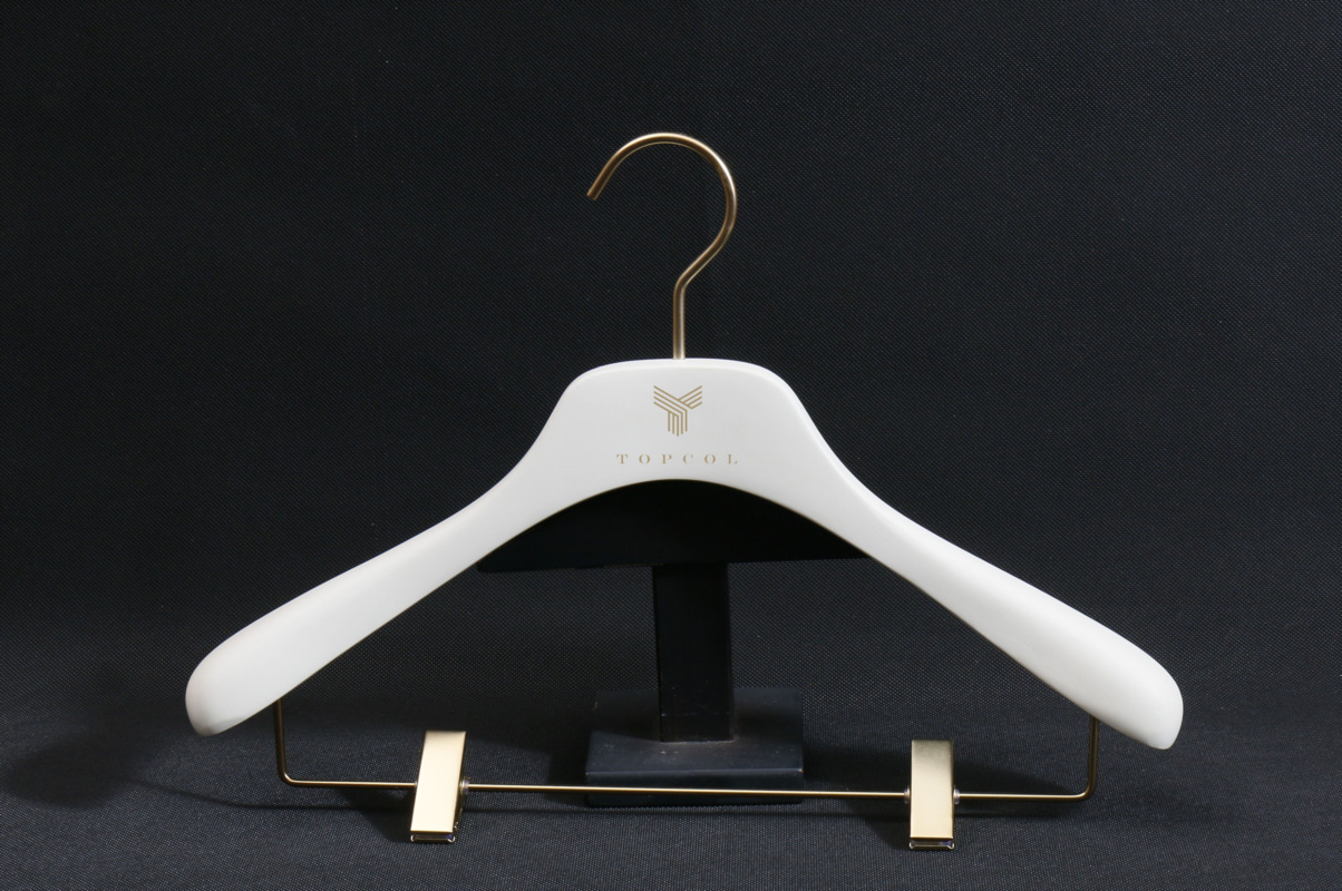 Manufacturer white painted Wooden Hanger with nickel hook clips